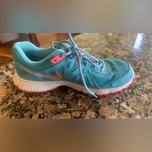 Like new Nike tennis shoes..